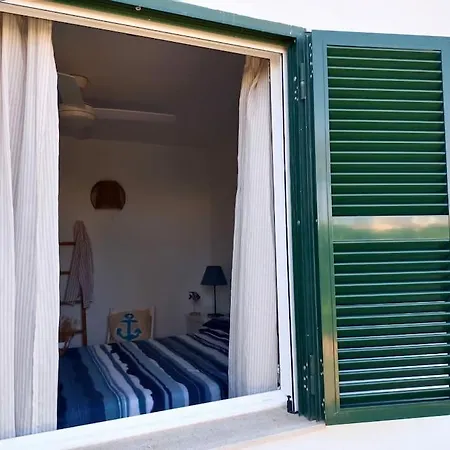 Golondrinas Cala'N Bosch (Menorca)